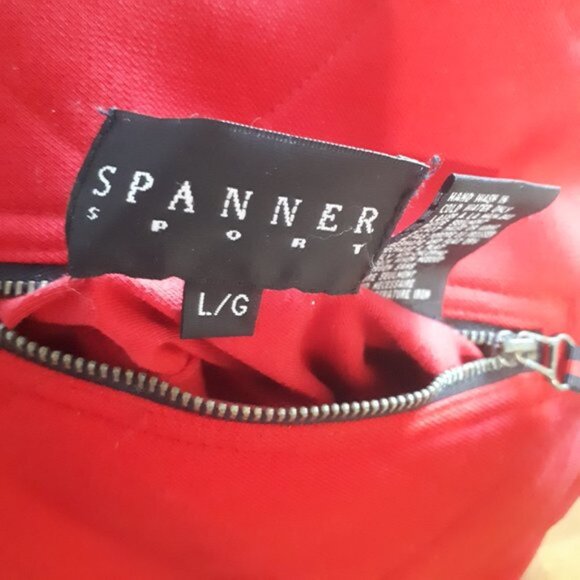 Spanner Sport two sided vest red one side and black the other side insulated. - Picture 5 of 6